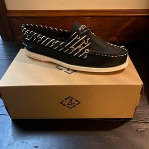 BRAND NEW IN BOX Sperry Bionic Navy Women’s Boat Shoe Size 8